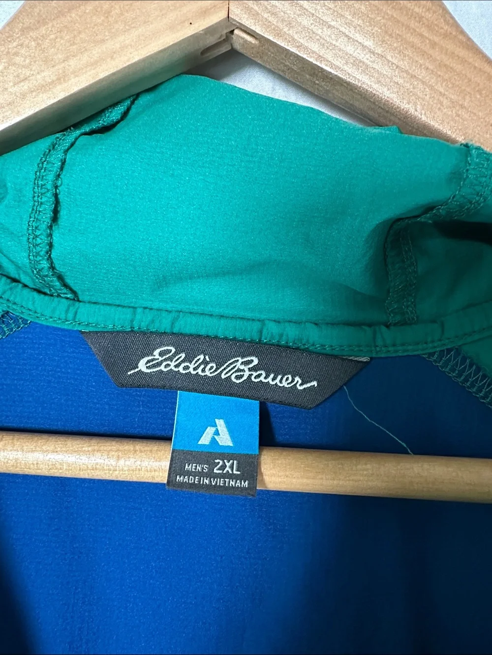 Eddie Bauer lightweight hooded